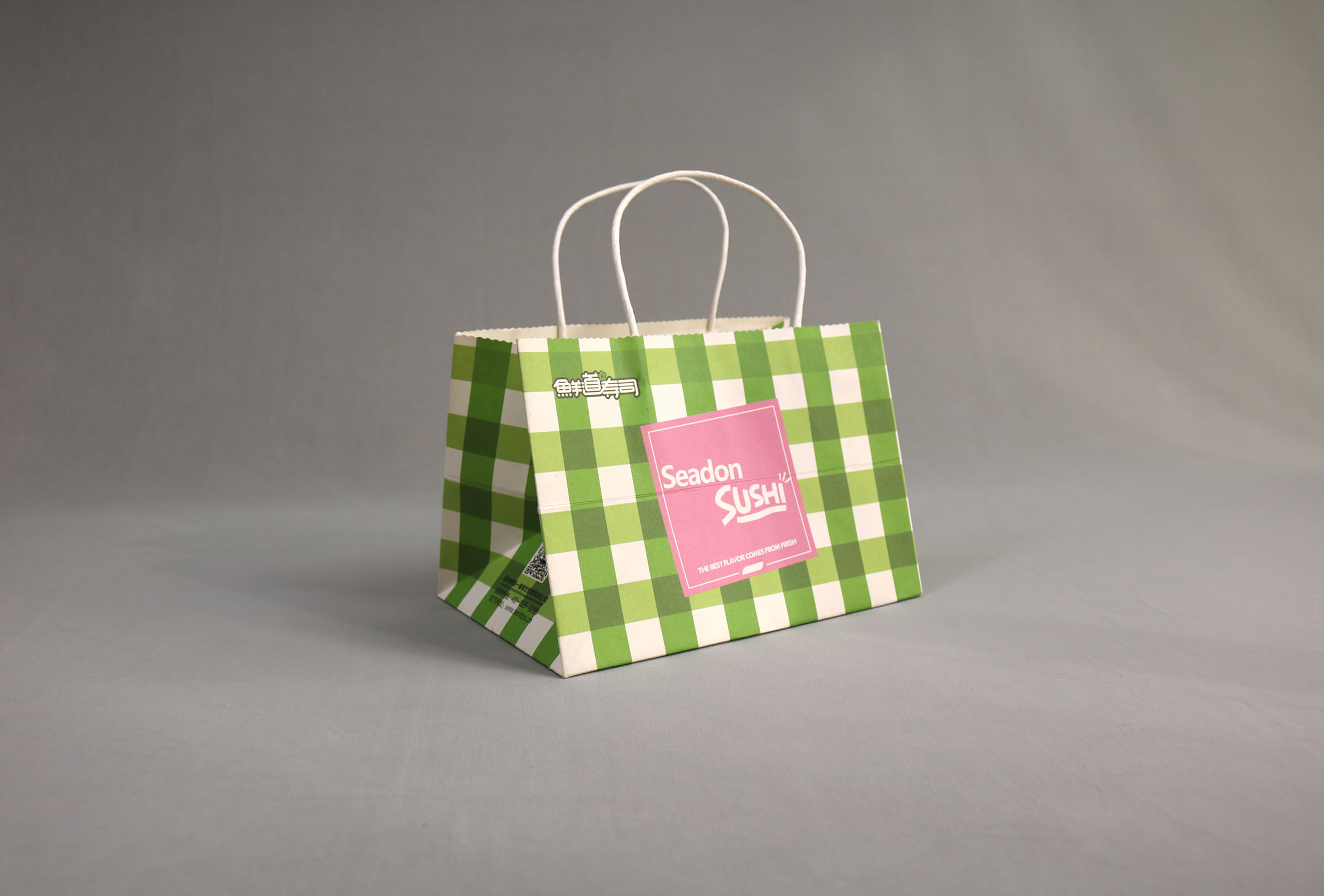 白色圆形纸把手